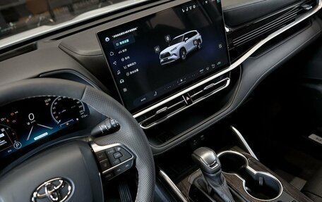 Toyota Highlander, 2026 год, 5 700 000 рублей, 28 фотография