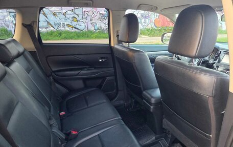 Mitsubishi Outlander III рестайлинг 3, 2013 год, 1 400 000 рублей, 5 фотография