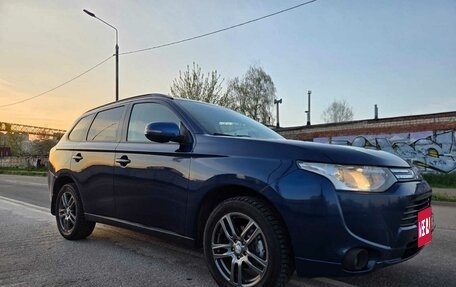 Mitsubishi Outlander III рестайлинг 3, 2013 год, 1 400 000 рублей, 2 фотография