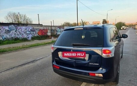 Mitsubishi Outlander III рестайлинг 3, 2013 год, 1 400 000 рублей, 6 фотография