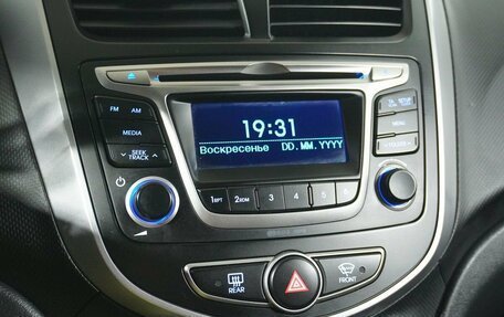 Hyundai Solaris II рестайлинг, 2015 год, 1 050 000 рублей, 12 фотография