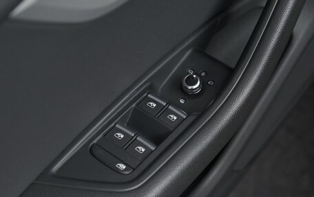 Audi A4, 2019 год, 2 100 000 рублей, 8 фотография