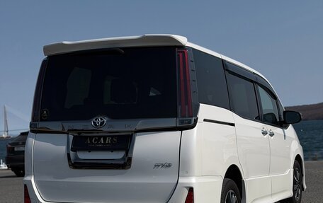 Toyota Noah III, 2021 год, 2 300 000 рублей, 6 фотография