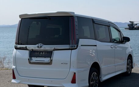 Toyota Noah III, 2021 год, 2 300 000 рублей, 7 фотография