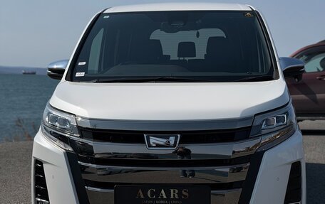 Toyota Noah III, 2021 год, 2 300 000 рублей, 3 фотография