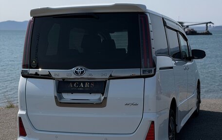 Toyota Noah III, 2021 год, 2 300 000 рублей, 4 фотография