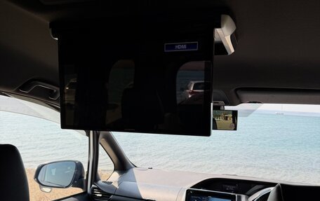 Toyota Noah III, 2021 год, 2 300 000 рублей, 12 фотография