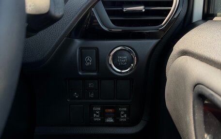 Toyota Noah III, 2021 год, 2 300 000 рублей, 14 фотография
