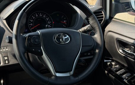 Toyota Noah III, 2021 год, 2 300 000 рублей, 16 фотография