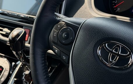 Toyota Noah III, 2021 год, 2 300 000 рублей, 18 фотография