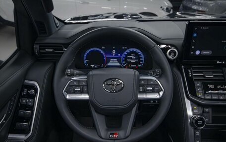 Toyota Land Cruiser, 2025 год, 13 990 000 рублей, 29 фотография