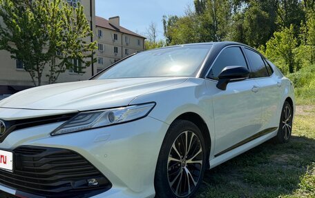 Toyota Camry, 2020 год, 3 300 000 рублей, 2 фотография