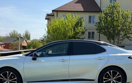 Toyota Camry, 2020 год, 3 300 000 рублей, 10 фотография