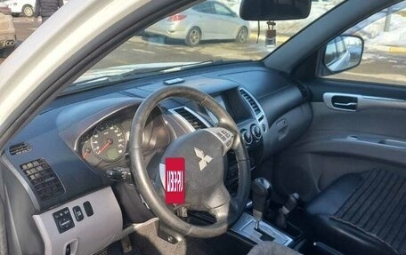 Mitsubishi Pajero Sport II рестайлинг, 2013 год, 2 300 000 рублей, 17 фотография