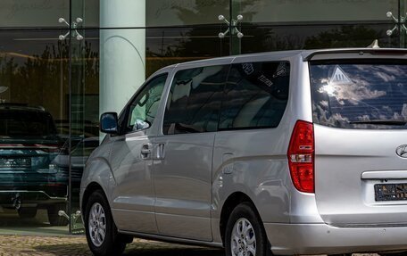 Hyundai Grand Starex Grand Starex I рестайлинг 2, 2010 год, 1 695 000 рублей, 10 фотография
