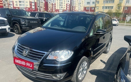 Volkswagen Touran III, 2010 год, 699 000 рублей, 3 фотография