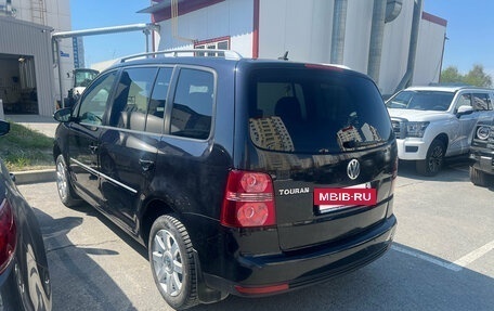 Volkswagen Touran III, 2010 год, 699 000 рублей, 4 фотография
