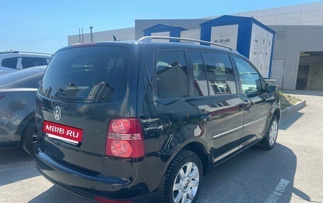 Volkswagen Touran III, 2010 год, 699 000 рублей, 6 фотография