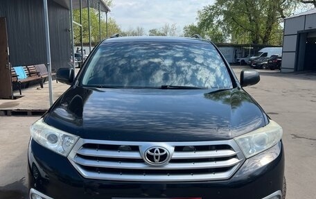 Toyota Highlander III, 2012 год, 1 750 000 рублей, 2 фотография