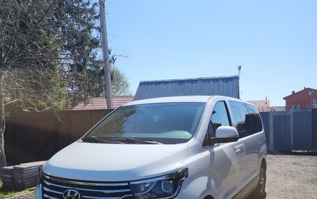 Hyundai Grand Starex Grand Starex I рестайлинг 2, 2019 год, 4 050 000 рублей, 2 фотография