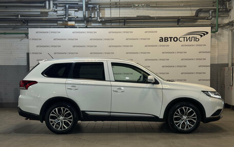 Mitsubishi Outlander III рестайлинг 3, 2015 год, 1 699 000 рублей, 4 фотография