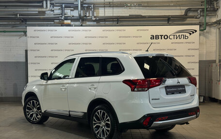 Mitsubishi Outlander III рестайлинг 3, 2015 год, 1 699 000 рублей, 7 фотография