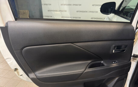 Mitsubishi Outlander III рестайлинг 3, 2015 год, 1 699 000 рублей, 11 фотография