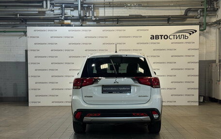 Mitsubishi Outlander III рестайлинг 3, 2015 год, 1 699 000 рублей, 6 фотография