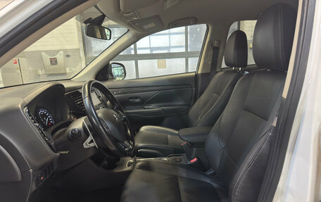 Mitsubishi Outlander III рестайлинг 3, 2015 год, 1 699 000 рублей, 12 фотография