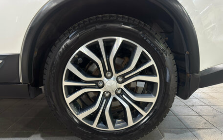 Mitsubishi Outlander III рестайлинг 3, 2015 год, 1 699 000 рублей, 9 фотография