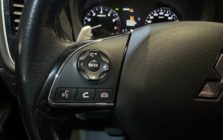 Mitsubishi Outlander III рестайлинг 3, 2015 год, 1 699 000 рублей, 16 фотография
