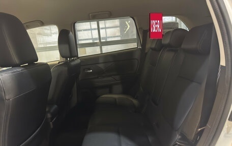 Mitsubishi Outlander III рестайлинг 3, 2015 год, 1 699 000 рублей, 10 фотография