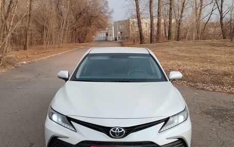 Toyota Camry, 2021 год, 2 600 000 рублей, 1 фотография