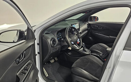 Hyundai Kona I, 2023 год, 1 560 000 рублей, 5 фотография