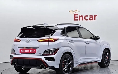 Hyundai Kona I, 2023 год, 1 560 000 рублей, 2 фотография