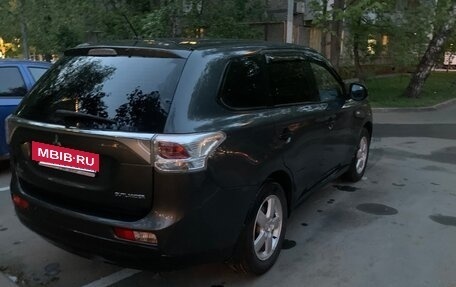 Mitsubishi Outlander III рестайлинг 3, 2014 год, 1 300 000 рублей, 9 фотография