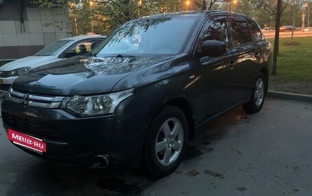 Mitsubishi Outlander III рестайлинг 3, 2014 год, 1 300 000 рублей, 12 фотография