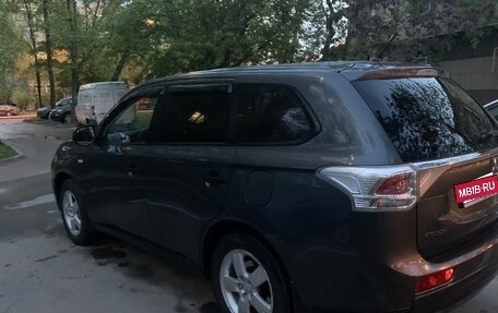 Mitsubishi Outlander III рестайлинг 3, 2014 год, 1 300 000 рублей, 11 фотография