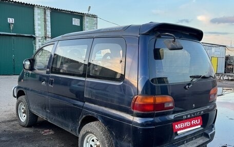 Mitsubishi Delica IV, 1996 год, 670 000 рублей, 4 фотография