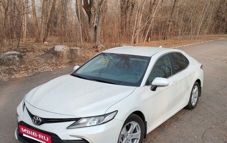 Toyota Camry, 2021 год, 2 600 000 рублей, 2 фотография