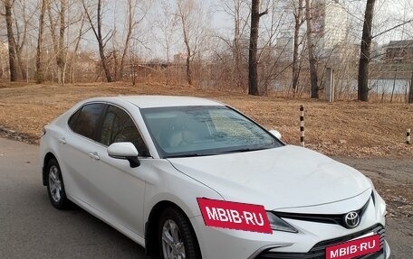 Toyota Camry, 2021 год, 2 600 000 рублей, 3 фотография
