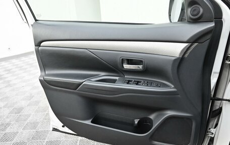 Mitsubishi Outlander III рестайлинг 3, 2014 год, 1 165 000 рублей, 8 фотография