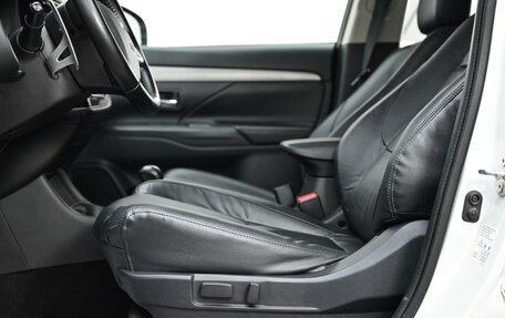 Mitsubishi Outlander III рестайлинг 3, 2014 год, 1 165 000 рублей, 9 фотография