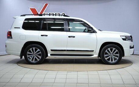 Toyota Land Cruiser 200, 2016 год, 7 190 000 рублей, 4 фотография