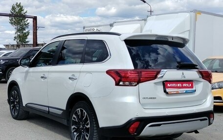 Mitsubishi Outlander III рестайлинг 3, 2022 год, 3 100 000 рублей, 4 фотография