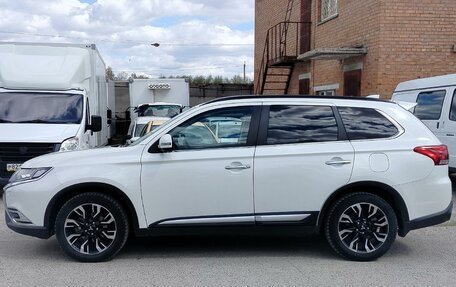 Mitsubishi Outlander III рестайлинг 3, 2022 год, 3 100 000 рублей, 7 фотография