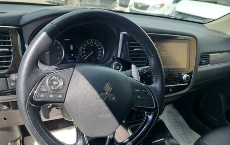 Mitsubishi Outlander III рестайлинг 3, 2022 год, 3 100 000 рублей, 9 фотография