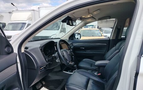 Mitsubishi Outlander III рестайлинг 3, 2022 год, 3 100 000 рублей, 11 фотография