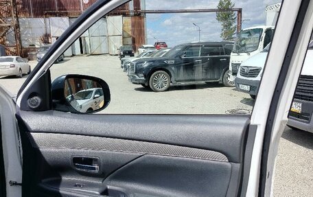 Mitsubishi Outlander III рестайлинг 3, 2022 год, 3 100 000 рублей, 14 фотография