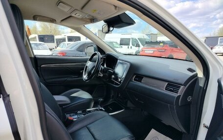 Mitsubishi Outlander III рестайлинг 3, 2022 год, 3 100 000 рублей, 13 фотография